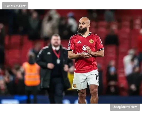 英超判罚双标惹众怒:曼联遭争议判罚丢分,球迷怒斥裁判 英超判罚双标惹众怒:曼联遭争议判罚丢分,球迷怒斥裁判